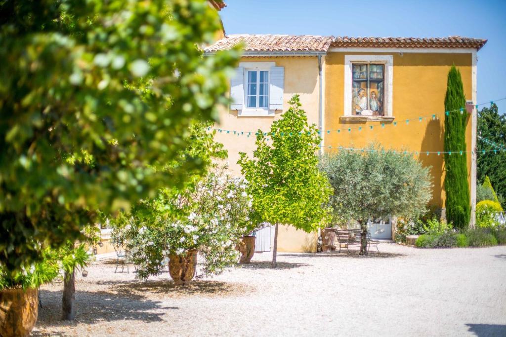 Domaine De Blanche Fleur Hotel Chateauneuf-de-Gadagne Exterior photo